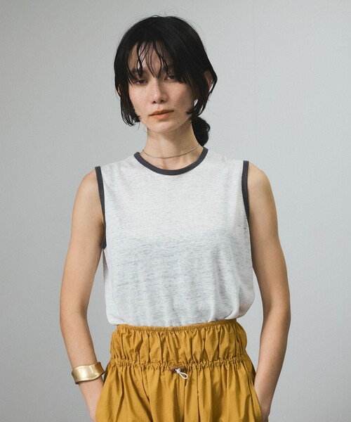 ADAM ET ROPE'(アダムエロペ)の「【J'aDoRe・店舗限定】【Batoner(バトナー) for SALON】別注リネンリンガーノースリーブ(タンクトップ・レディース・ホワイト系/ベージュ系/サックス・F)」の7枚目の写真