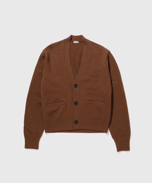 ADAM ET ROPE'(アダムエロペ)の「【PURLAM/プラム】Low-gauge Plain St Vneck CD(カーディガン/ボレロ・メンズ・オフホワイト/ダークブラウン/パープル・2/3)」の4枚目の写真