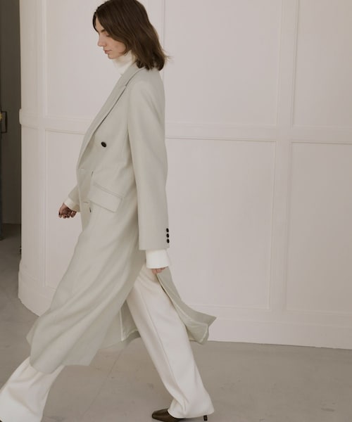 ADAM ET ROPE'（アダムエロペ）の「【EMOELLE】ピークドラペルダブルコート（チェスターコート・レディース・ブラック/ベージュ系・36/38）」の7枚目の写真