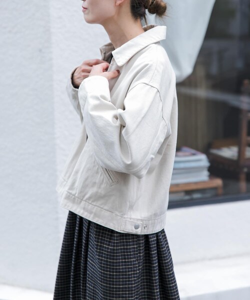 URBAN RESEARCH DOORS(アーバンリサーチドアーズ)の「FORK&SPOON ガーメントダイツイルジップブルゾン(ブルゾン・レディース・IVORY/CHARCOAL・1)」の5枚目の写真