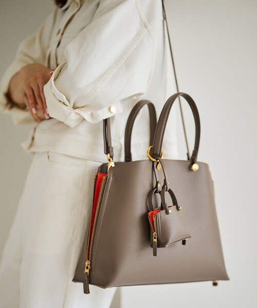 ROPE'(ロペ)の「【E'POR】Y BAG Medium【軽量】【メディア掲載】(ハンドバッグ・レディース・ベージュ/ネイビー/ライトグレー/ダークブラウン/ブラック/オフホワイト/ベージュ系/ワイン/パープル系・F)」の21枚目の写真
