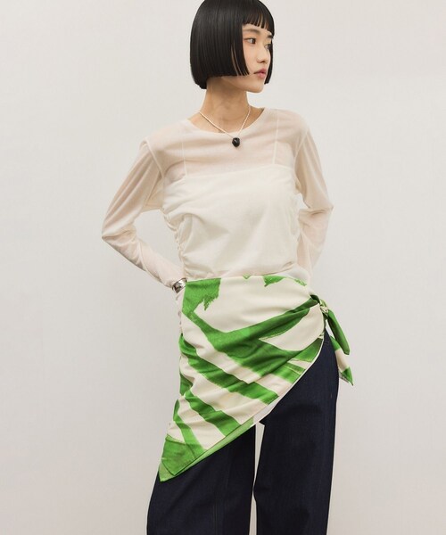 ADAM ET ROPE'（アダムエロペ）の「DOMY DIRECT print scarf（バンダナ/スカーフ・レディース・ブラック/グリーン・F）」の3枚目の写真