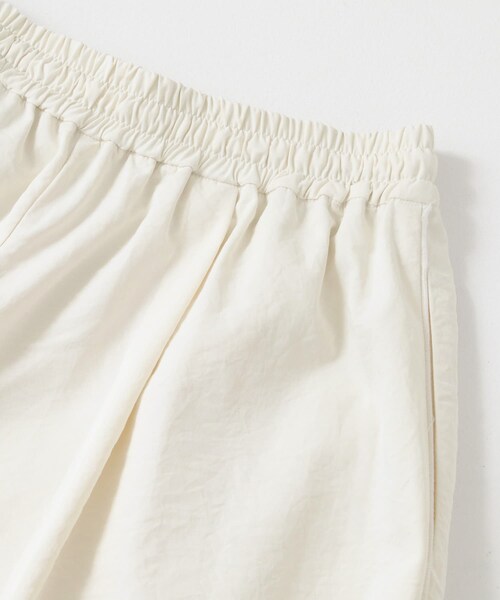 URBAN RESEARCH ROSSO（アーバンリサーチロッソ）の「撥水ギャザーワイドパンツ（その他パンツ・レディース・OFF WHITE/NAVY・36/38）」の12枚目の写真