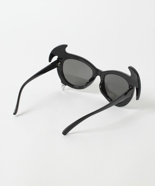 KBF（ケイビーエフ）の「コウモリサングラス∴（メガネ・レディース・ゴールドデミ/ブラック/レッド・-）」の7枚目の写真