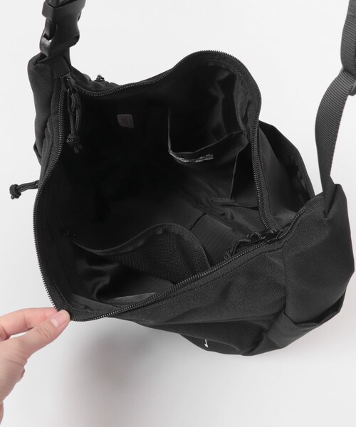 URBAN RESEARCH DOORS（アーバンリサーチドアーズ）の「URD SHOULDER BAG（ショルダーバッグ・メンズ・BLACK/SAGE GRAY・-）」の12枚目の写真