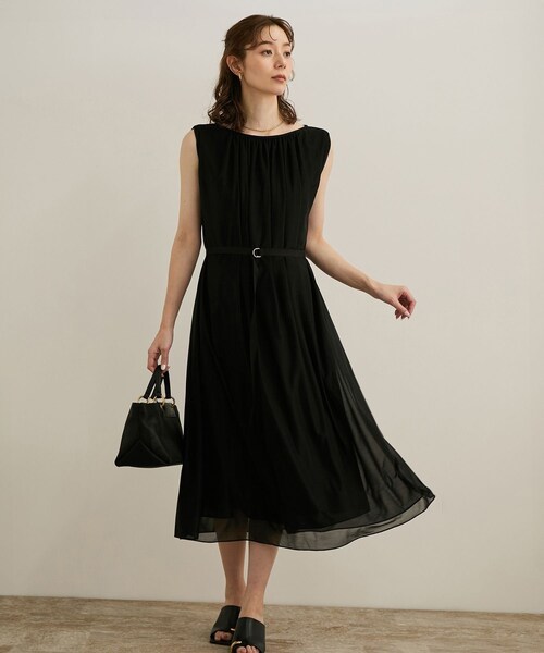 ROPE'（ロペ）の「【洗える・新色追加】ブライトネスヤーンギャザーワンピース（ワンピース・レディース・ブラック/ブラウン/ベージュ/ブルー/イエロー/ワイン/オレンジ・36/38）」の3枚目の写真