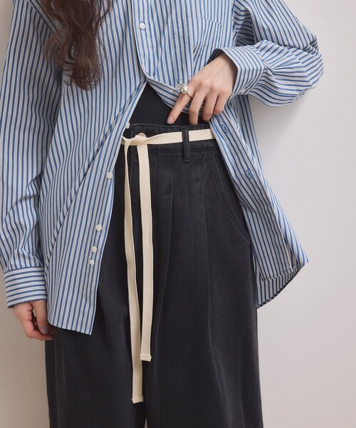 ADAM ET ROPE'(アダムエロペ)の「【WEB限定】2タックカーブデニムパンツ(デニムパンツ・レディース・ブラック/サックス・34/36/38)」の19枚目の写真