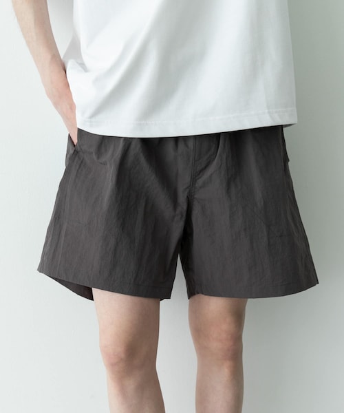 URBAN RESEARCH Sonny Label（アーバンリサーチサニーレーベル）の「ナイロンイージーバギーショートパンツ（その他パンツ・メンズ・ブラック/グレー/ネイビー・M/L）」の2枚目の写真