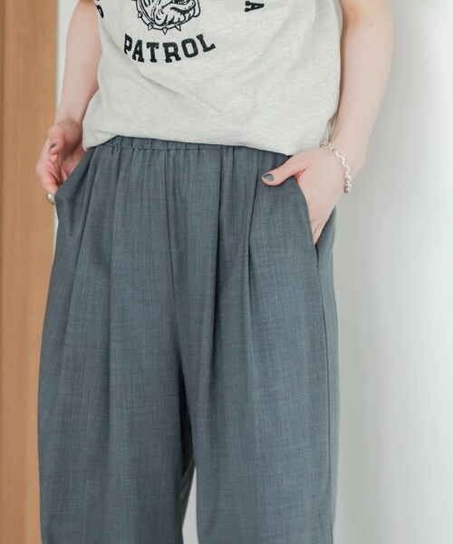 URBAN RESEARCH（アーバンリサーチ）の「『3サイズ展開』『イージーケア』タックギャザーストレートパンツ（その他パンツ・レディース・SAND BEG/CHARCOAL/BLACK/STRIPE・36/38/40）」の20枚目の写真