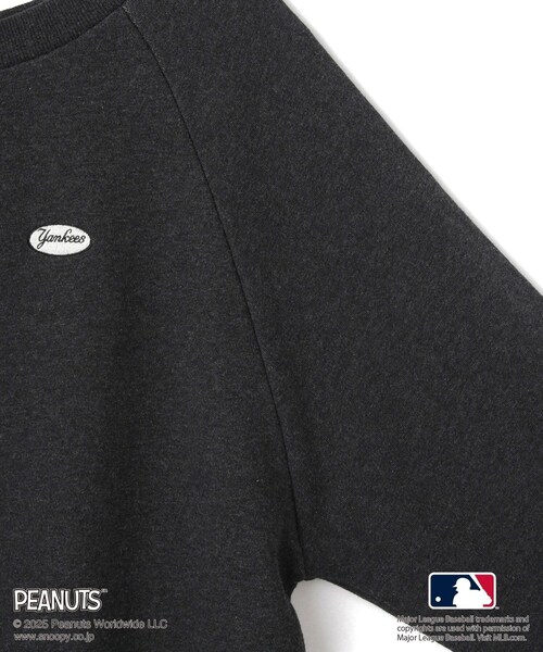 ROPE' PICNIC（ロペピクニック）の「【PEANUTS×MLB COLLECTION by ROPE' PICNIC】オフショルスウェット（スウェット・レディース・チャコール/ライトグレー/ブラウン・F）」の14枚目の写真