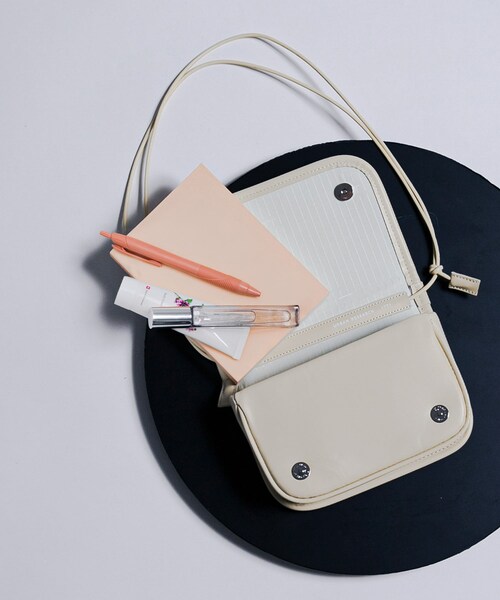 URBAN RESEARCH（アーバンリサーチ）の「『別注』ITTI×URBAN RESEARCH　MICHELLE ERRAND POUCH（ショルダーバッグ・レディース・black/ivory・FREE）」の9枚目の写真