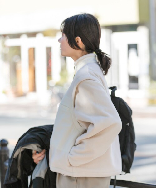 EKAL（エカル）の「デタッチャブルフリースブルゾン（ブルゾン・レディース・オフ/チャコール・one）」の4枚目の写真