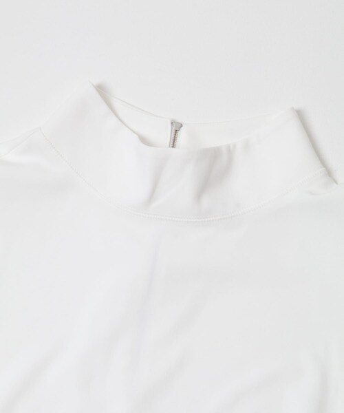 URBAN RESEARCH ROSSO（アーバンリサーチロッソ）の「ELENDEEK　OFF NECK CUT AND SEWN（Tシャツ/カットソー・レディース・O.WHT/BLK/BRN・Free）」の6枚目の写真