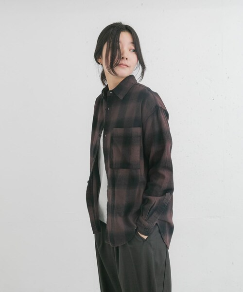 EKAL（エカル）の「製品染オンブレーチェックシャツ（シャツ/ブラウス・レディース・グレージュ/ブラウン・one）」の4枚目の写真