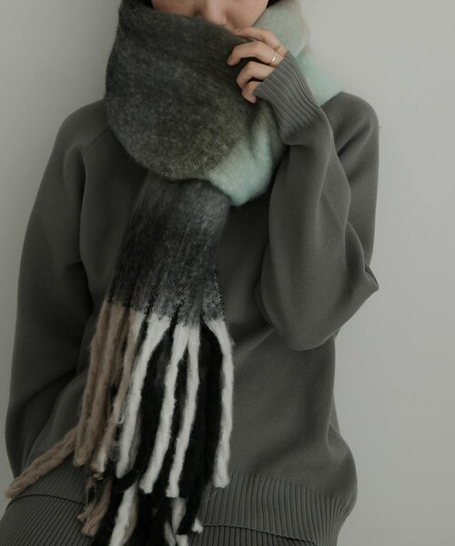 URBAN RESEARCH Sonny Label（アーバンリサーチサニーレーベル）の「フラッフィーボリュームチェックマフラー（マフラー・レディース・オレンジ系/グリーン系/ブラウン系・One）」の2枚目の写真