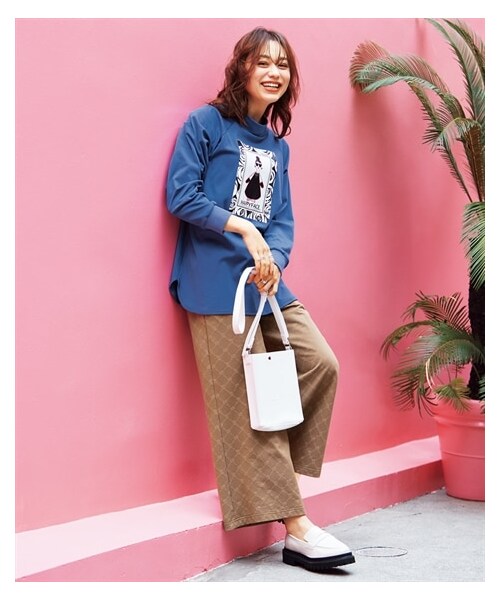 nissen（ニッセン）の「大きいサイズセットアップ（モックネックトップス+ワイドパンツ）【HAPPYFACE】（チュニック・レディース・ブルー+モカ系/セージグリーン+黒系/チャコールグレー+黒系・L/LL/3L/4L/5L/6L/8L/10L）」の21枚目の写真