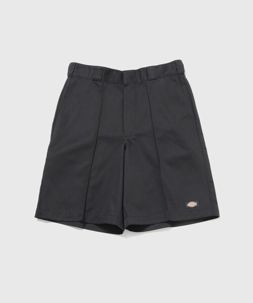 ADAM ET ROPE'（アダムエロペ）の「《別注》【DICKIES/ディッキーズ】PINTUCK SHORTS（その他パンツ・メンズ・ブラック/グレー/ベージュ・30/32/34/36）」の2枚目の写真