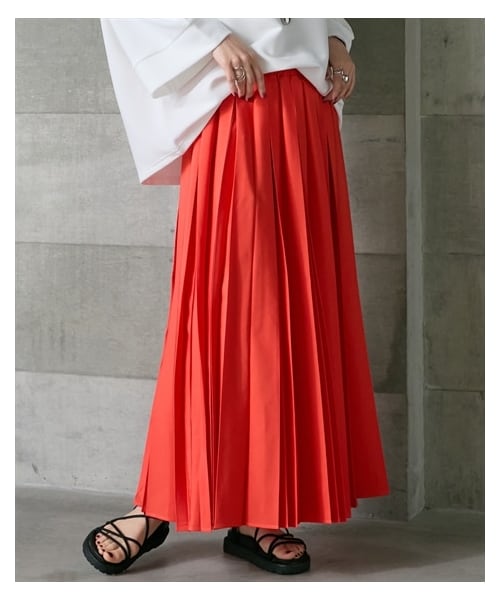 nissen（ニッセン）の「用尺たっぷりロング丈フレアプリーツスカート ［Soiunique］（スカート・レディース・ブラック/ベージュ/ブルー/オレンジ・1(M~L)/2(L~LL)）」の8枚目の写真