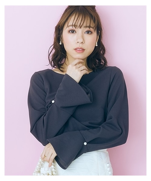 nissen（ニッセン）の「大きいサイズ袖口パール調ボタン付きハートネックカットソーmarun（Tシャツ/カットソー・レディース・ピンク/ダークグレー/ベージュ・L/LL/3L/4L/5L/6L/8L/10L）」の3枚目の写真