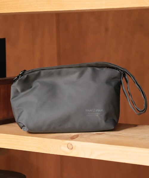URBAN RESEARCH DOORS（アーバンリサーチドアーズ）の「『撥水』『別注』YAKPAK×DOORS　SHOULDER BAG S（ショルダーバッグ・メンズ・NAVY/BLACK/CHARCOAL/BEIGE・-）」の19枚目の写真