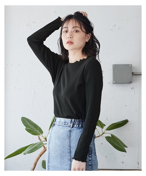 nissen（ニッセン）の「大きいサイズ　重ね着に便利！ＵＶカットメローフリル使いリブトップス（Tシャツ/カットソー・レディース・オフホワイト/セージグリーン/黒/ベイクドピンク/杢グレー/ベイクドオレンジ/モカ/ラベンダー/ソフトピンク・L/LL/3L/4L/5L/6L/8L/10L）」の9枚目の写真