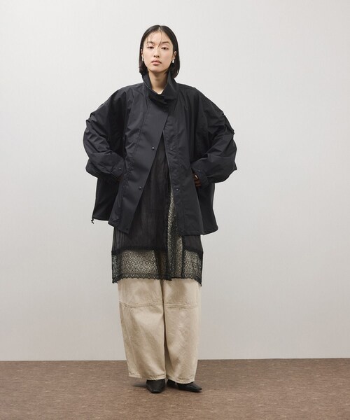 ADAM ET ROPE'（アダムエロペ）の「ファンクションドロストブルゾン/撥水（ナイロンジャケット・レディース・ブラック/カーキ・36/38）」の10枚目の写真