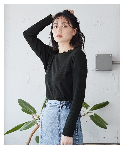 nissen（ニッセン）の「大きいサイズ　重ね着に便利！ＵＶカットメローフリル使いリブトップス（Tシャツ/カットソー・レディース・オフホワイト/セージグリーン/黒/ベイクドピンク/杢グレー/ベイクドオレンジ/モカ/ラベンダー/ソフトピンク・L/LL/3L/4L/5L/6L/8L/10L）」の14枚目の写真