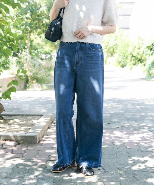 ITEMS URBANRESEARCH(アイテムズ アーバンリサーチ)の「デニムストレートパンツ(デニムパンツ・レディース・L.BLU/BLU・S/M)」の2枚目の写真
