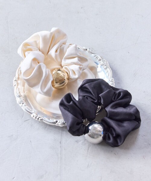 VIS（ビス）の「サテンボールシュシュ（シュシュ・レディース・ブラック/オフホワイト・F）」の3枚目の写真