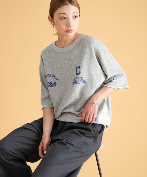 URBAN RESEARCH Sonny Label（アーバンリサーチサニーレーベル）の「『別注』Champion×Sonny Label　リバースウィーブロゴスウェットTシャツ（スウェット・レディース・オフブラック/オフグレー/ライトブルー/オートミール・M/L）」の2枚目の写真