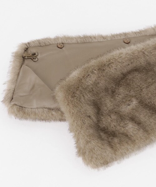 URBAN RESEARCH(アーバンリサーチ)の「エコファーティペット(マフラー・レディース・CHARCOAL/BEIGE・Free)」の10枚目の写真