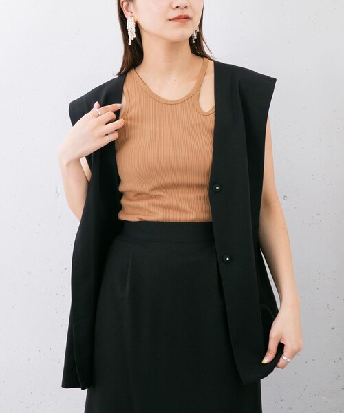KBF（ケイビーエフ）の「アシメネックタンクトップ（タンクトップ・レディース・CHARCOAL/IVORY/ORG BROWN・one）」の14枚目の写真