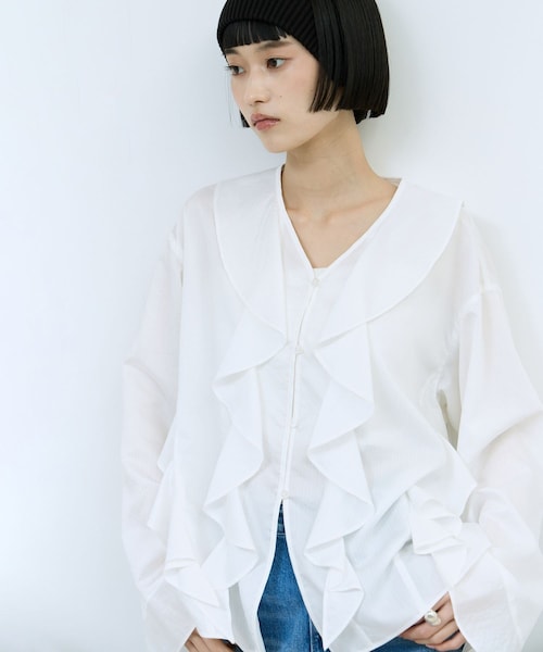 ADAM ET ROPE'(アダムエロペ)の「【WEB限定】オーバーラッフルフリルブラウス(シャツ/ブラウス・レディース・ホワイト/ブラウン/ブルー・F)」の1枚目の写真