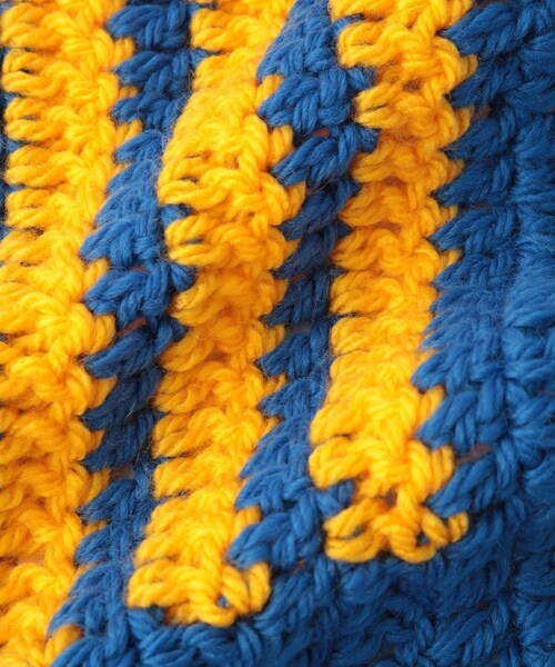ADAM ET ROPE'（アダムエロペ）の「【RICE NINE TEN/ライス ナイン テン】HAND KNITTED CROCHET SCARF（マフラー・メンズ・ブラック/ブルー系/レッド・F）」の17枚目の写真