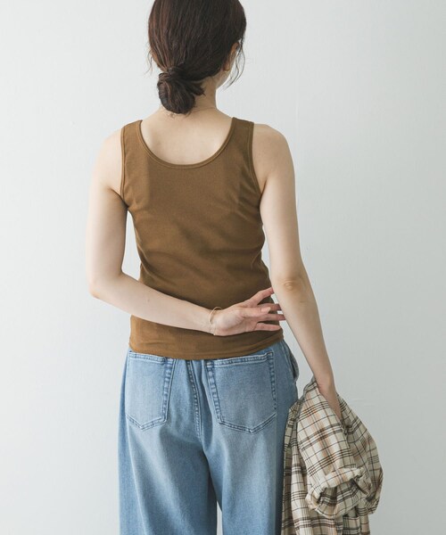 URBAN RESEARCH（アーバンリサーチ）の「コットンテレコタンクトップ（タンクトップ・レディース・ECRU/CHARCOAL/AMBER・Free）」の19枚目の写真