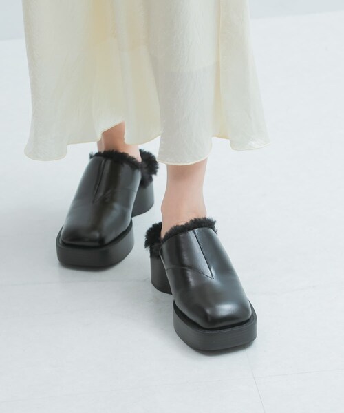 URBAN RESEARCH ROSSO（アーバンリサーチロッソ）の「ALM.　VIVLOS LEATHER MULES（その他シューズ・レディース・FUR BLACK・36/37/38）」の3枚目の写真