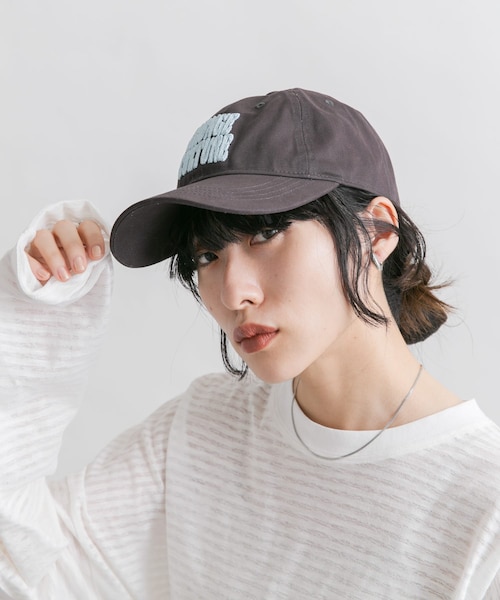 KBF（ケイビーエフ）の「チェーンステッチエンブロイダリーCAP（キャップ・レディース・BROWN/BLUE/CHARCOAL・one）」の5枚目の写真