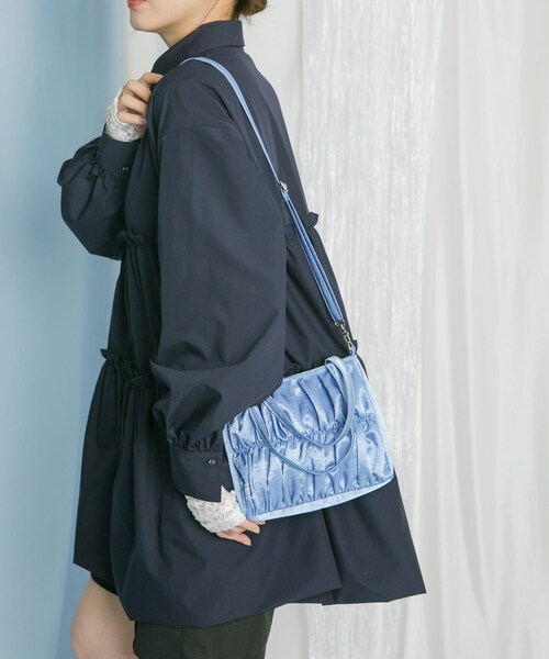 KBF（ケイビーエフ）の「サテンギャザーハンドBAG（ハンドバッグ・レディース・IVORY/BLUE/PINK・one）」の15枚目の写真