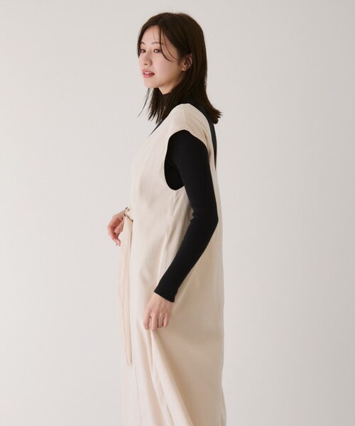 Jayro(ジャイロ)の「フロントベルトVネックワンピース(ワンピース・レディース・ブラック/オフホワイト/ダークブラウン/ピンク・M)」の18枚目の写真