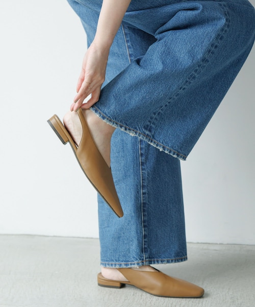 URBAN RESEARCH Sonny Label（アーバンリサーチサニーレーベル）の「バックストラップスクエアパンプス（パンプス・レディース・ブラック/アカチャ/キャメル・S/M/L）」の2枚目の写真