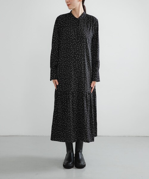 URBAN RESEARCH（アーバンリサーチ）の「ギャザーティアードワンピース（ワンピース・レディース・BLACK/CHARCOAL・Free）」の12枚目の写真