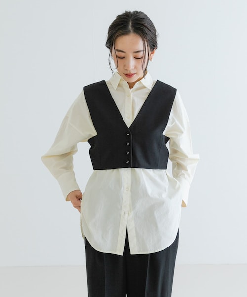 URBAN RESEARCH（アーバンリサーチ）の「Vネックショート丈ベスト（ベスト・レディース・BROWN/BLACK・FREE）」の2枚目の写真