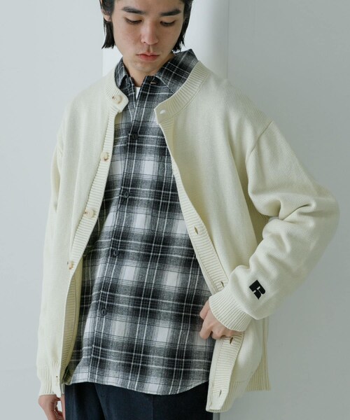URBAN RESEARCH（アーバンリサーチ）の「『別注』RUSSELL ATHLETIC×UR　CREW NECK CARDIGAN（カーディガン/ボレロ・メンズ・BLACK/IVORY・M/L）」の4枚目の写真
