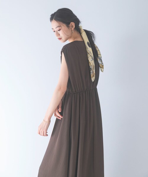 URBAN RESEARCH ROSSO（アーバンリサーチロッソ）の「楊柳サテンウエストマークワンピース（ワンピース・レディース・OFF WHITE/BROWN/NAVY・Free）」の13枚目の写真