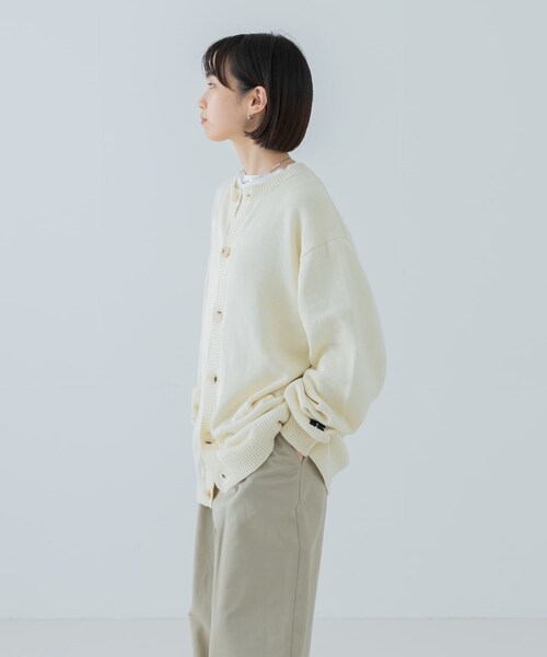 URBAN RESEARCH（アーバンリサーチ）の「『別注』RUSSELL ATHLETIC×UR　CREW NECK CARDIGAN（カーディガン/ボレロ・メンズ・BLACK/IVORY・M/L）」の21枚目の写真