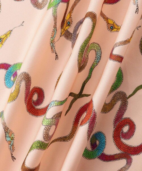 ADAM ET ROPE'（アダムエロペ）の「【LA PRESTIC OUISTON】CARRE 65cm SCARF SE（バンダナ/スカーフ・レディース・ベージュ系・F）」の9枚目の写真