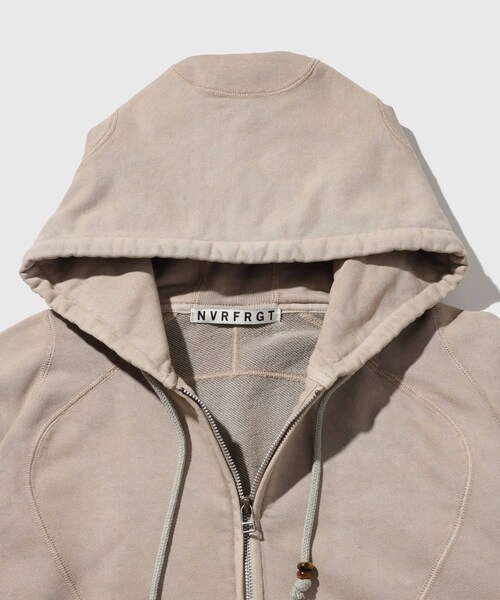 ADAM ET ROPE'(アダムエロペ)の「【NVRFRGT/ネヴァーフォーゲット】PANELED ZIP UP HOODIE(パーカー・メンズ・キナリ/ネイビー・1/2)」の7枚目の写真