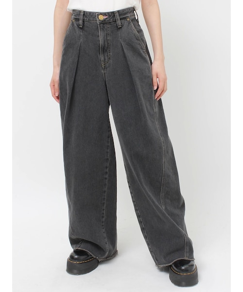 jouetie(ジュエティ)の「【something×PosTokyo】TUCK BUGGY(デニムパンツ・レディース・ブラック/ピンク/ブルー・S/M)」の1枚目の写真