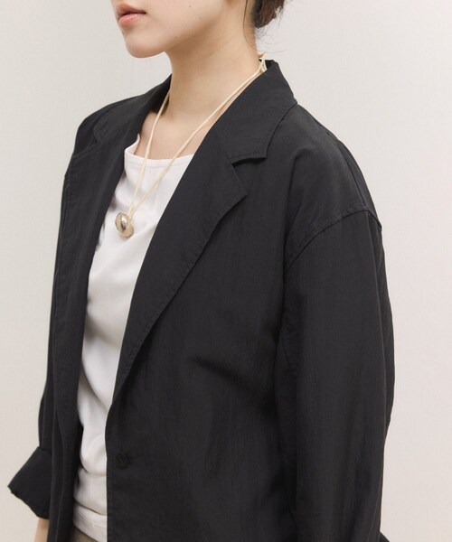 ADAM ET ROPE'（アダムエロペ）の「【一部WEB限定カラー】シャツジャケット（テーラードジャケット・レディース・ブラック/オフホワイト/ダークブラウン・36/38）」の21枚目の写真