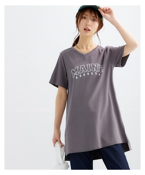 nissen（ニッセン）の「【綿１００％】プリントV ネックチュニックTシャツ（接触冷感・UVカット）（選べる柄）＜大きいサイズ有＞（チュニック・レディース・カジュアルロゴ:グレージュ/カジュアルロゴ:アイス杢/タテロゴ:黒/タテロゴ:オフホワイト/カレッジロゴ:オフホワイト/カレッジロゴ:グレージュ/ソファネコ:スモーキーブルー/かくれんぼネコ:ネイビー/かくれんぼネコ:アイス杢/タワー:ミント/カットフラワー:ラベンダー/マリンロゴ:ブルーグリーン/アメカジロゴ:チャコールグレー/フライングバード:モーブグリーン/大人ロゴ:オフホワイト/ポップネコ:ブルーグリーン/カーブロゴ:黒/ソフトロゴ:チャコールグレー/ボタニカル:ミント/ハートロゴ:ピンクベージュ/衿花:ダークブルー/ブックネコ:オートミール/フレンチロゴ:ベージュ/筆記ロゴ:オフホワイト/パンダ:チャコールグレー/伸びネコ:ネイビー/花:ダークピンク・S/M/L/LL/3L/4L/5L/6L）」の10枚目の写真